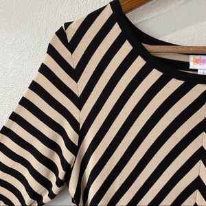 LULAROE L Gigi Black Tan Chevron Striped Top